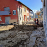 Heizungsleitungen werden gerade verlegt, voraussichtlich kann ab Mitte der nächsten Woche geheizt werden